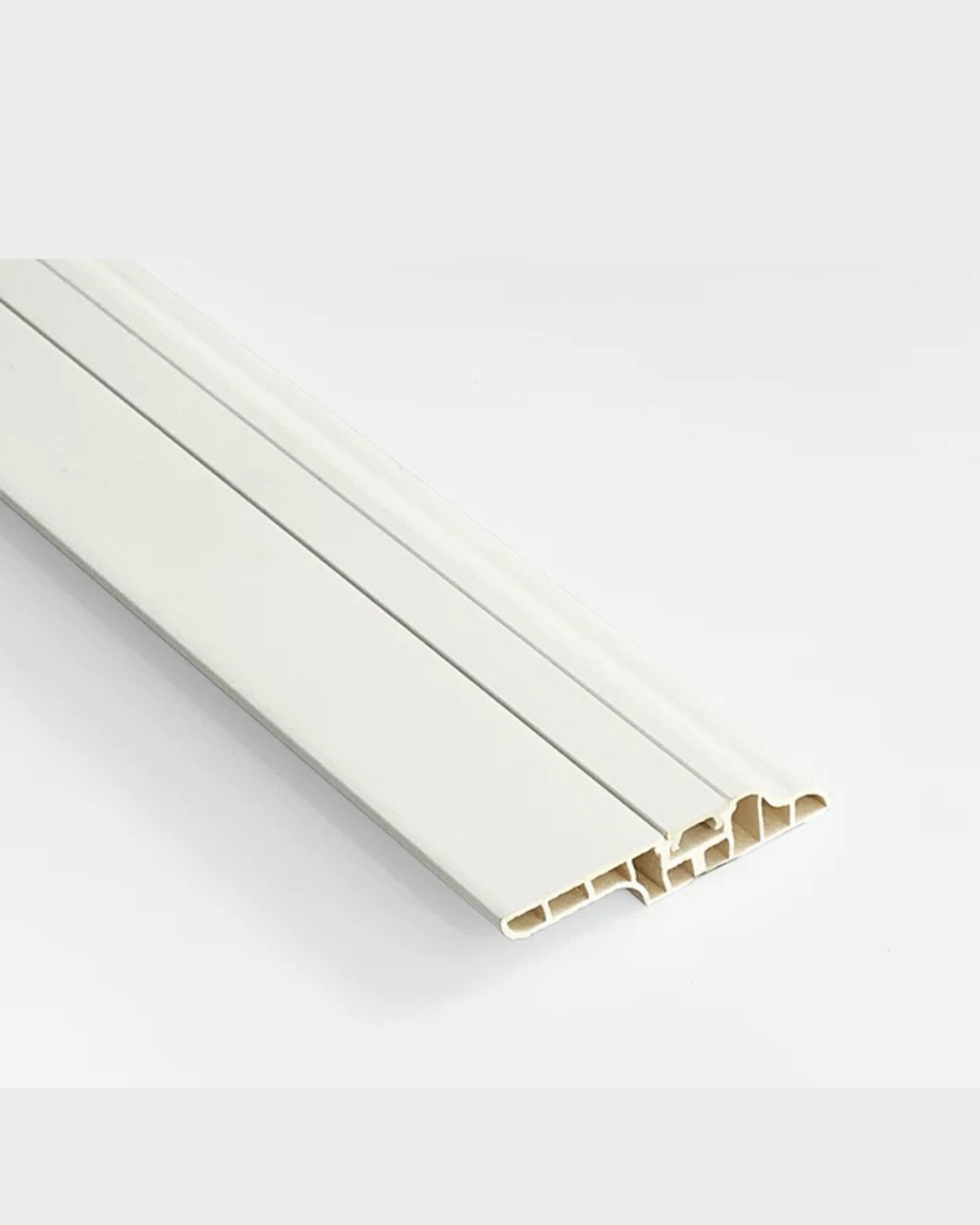 WHITE SKIRTING (7836)